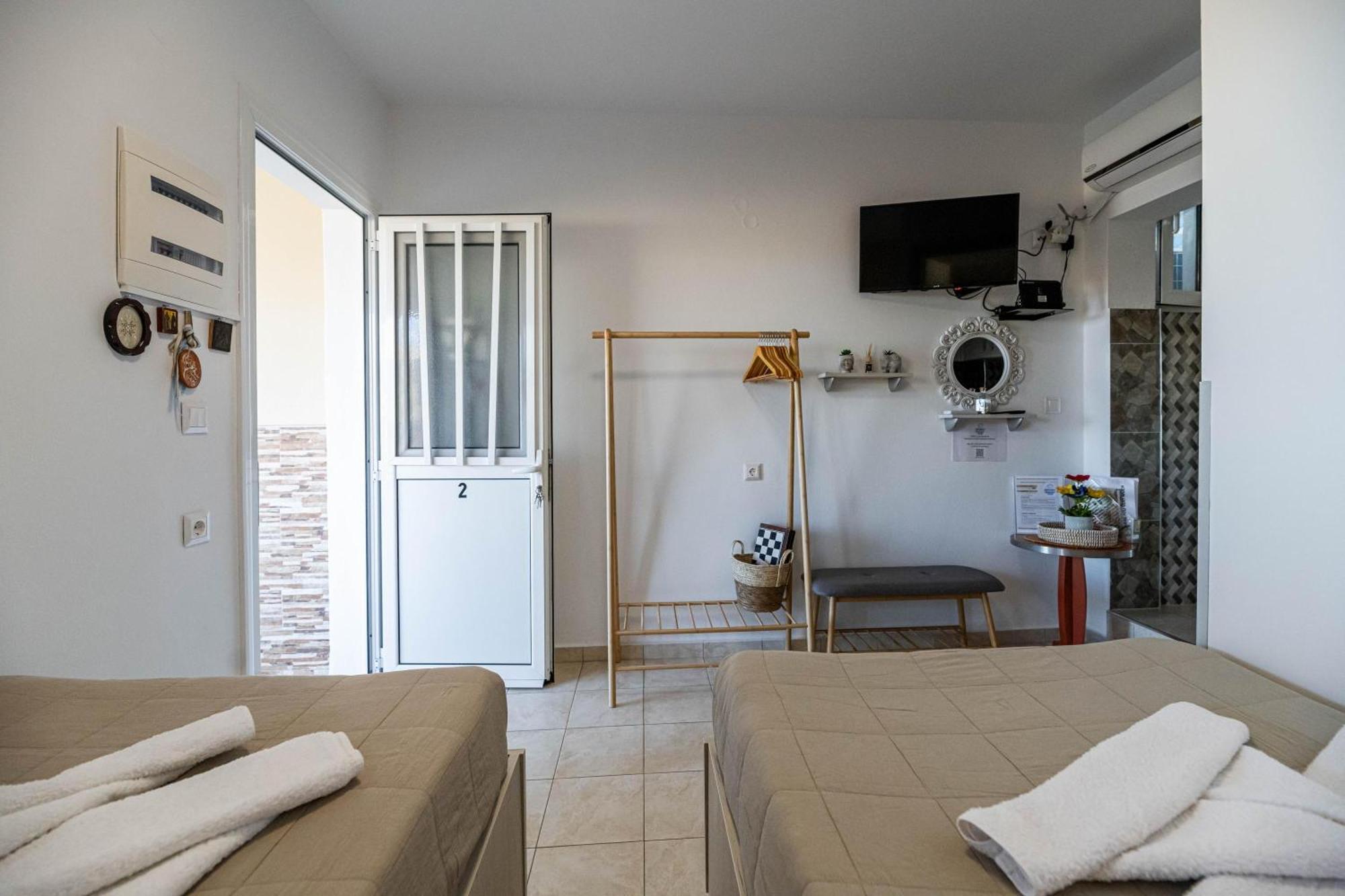 Aperanto Galazio Apartment Archangelos  Eksteriør billede