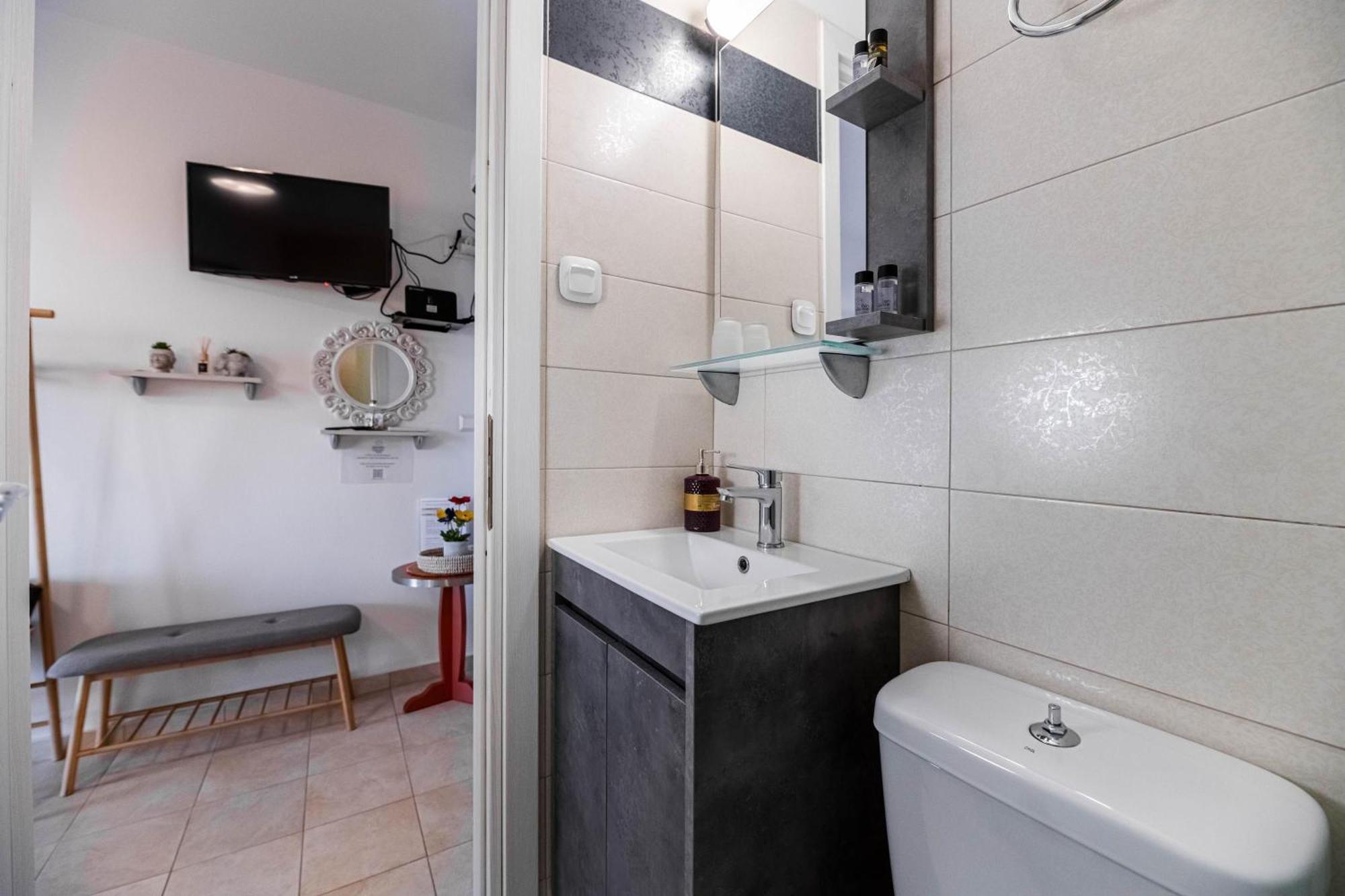 Aperanto Galazio Apartment Archangelos  Eksteriør billede